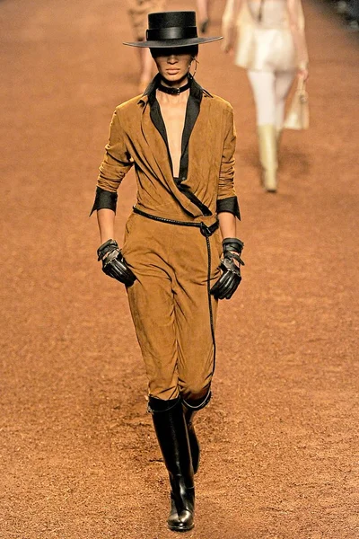 Look 14